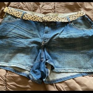 Jean short shorts with weave belt size 26W